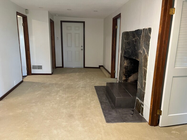 Building Photo - 5728 Merriewood Dr