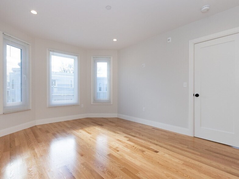 Building Photo - 5 Tovar St