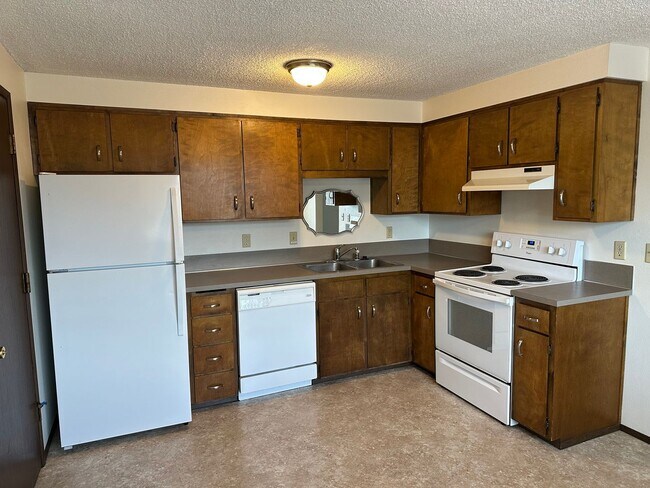 Building Photo - Nice 2 bedroom 1 bath duplex in Springfield!