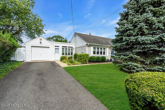 Building Photo - 407 8th Ave