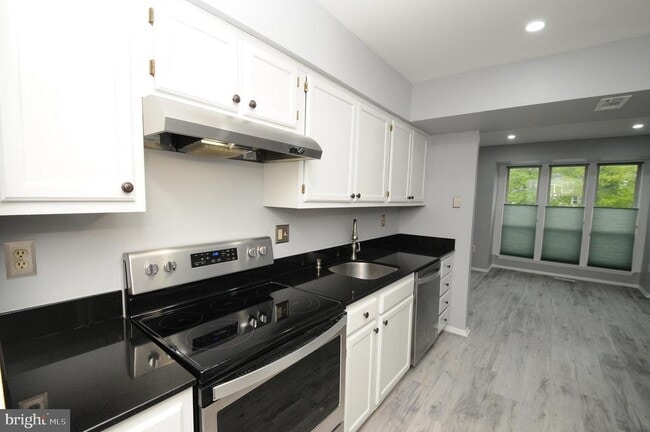 Building Photo - 7803 Whistling Pines Ct