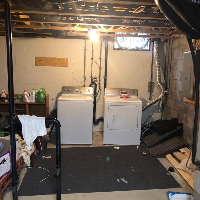 Building Photo - 229 MACANDREWS WAY