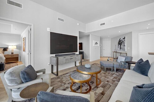 Building Photo - 525 N Fort Lauderdale Beach Blvd