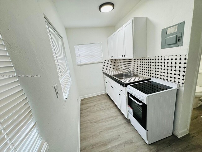 Building Photo - 2900 W Flagler St
