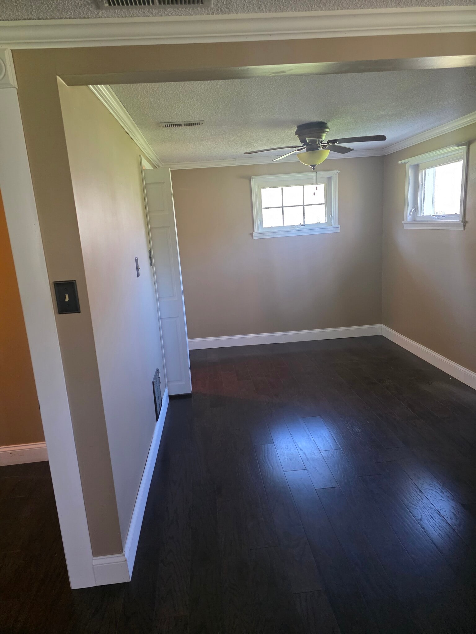 Building Photo - 9997 E Davis Ave