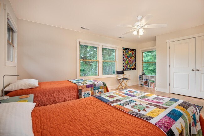 Building Photo - Charming Modern Home in Kenilworth