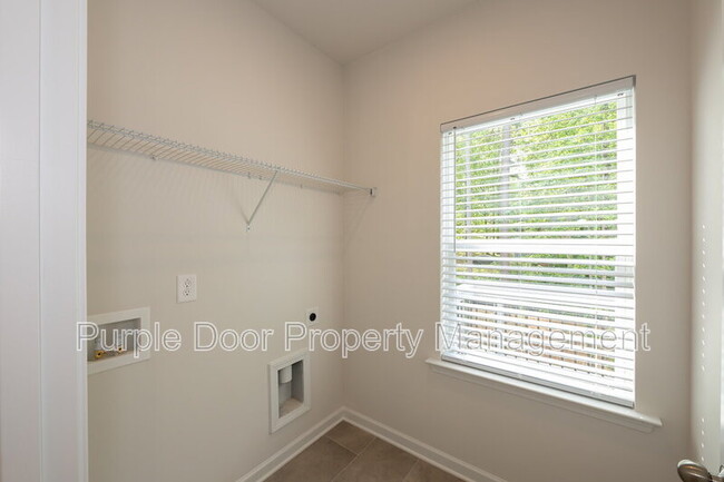 Building Photo - 1672 Eagle Dr
