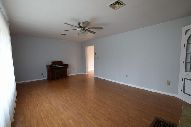 Building Photo - Charming 2-Bedroom Home with Spacious Yard & Sunroom – $1,600/Month