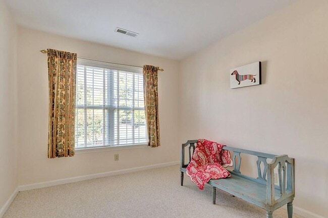 Building Photo - River Run Townhome With Large Finished Basement