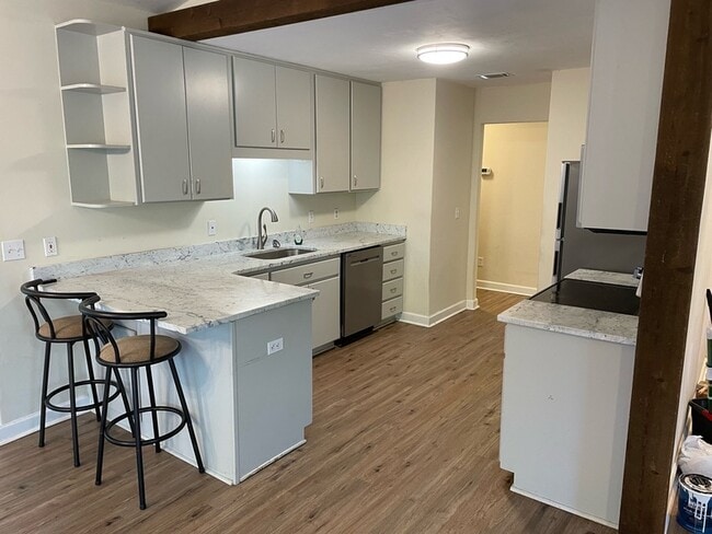 Building Photo - 1901 Faulk Dr