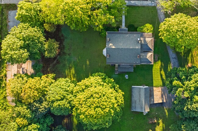 Building Photo - 161 Broadway