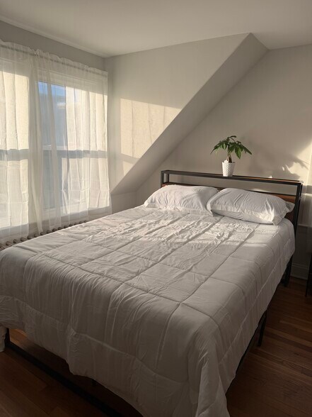 Building Photo - 104R Homes Ave