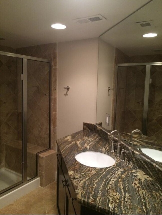 Building Photo - Charming Wash Park bungalow!  Available 08-15-2026
