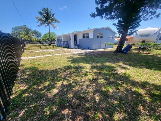 Building Photo - 1102 NW 100th Terrace
