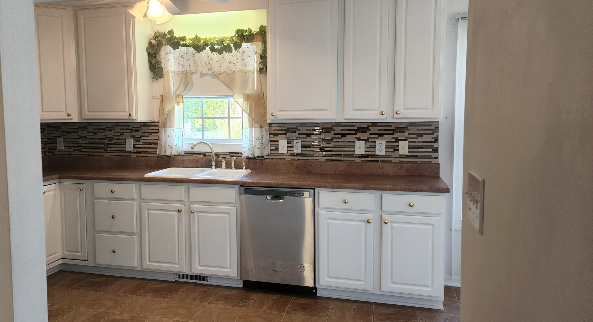 Whirlpool Dishwasher - 837 Shackleton Rd