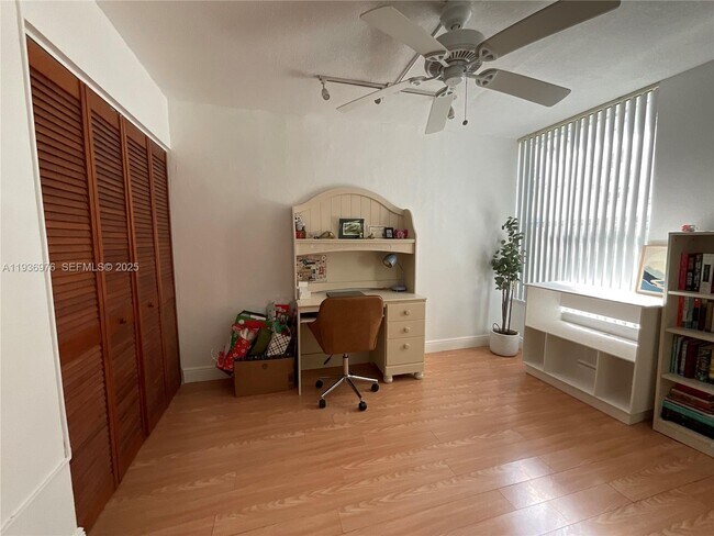 Building Photo - 820 NW 87th Ave