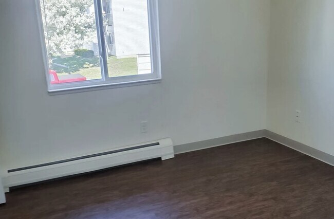 Building Photo - 3796 S Ravenna Rd