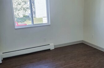 Building Photo - 3796 S Ravenna Rd