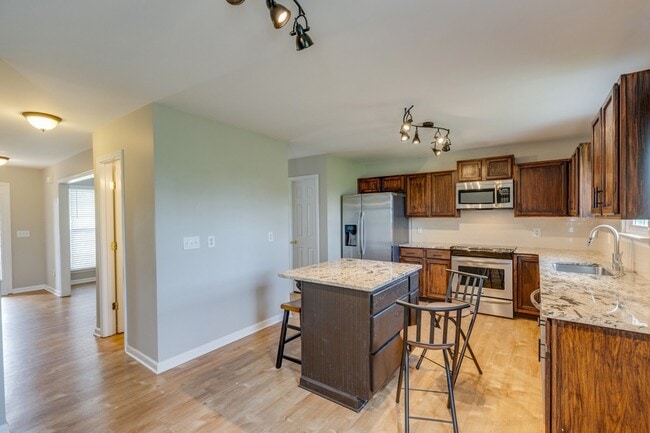 Building Photo - 4017 Cadence Dr