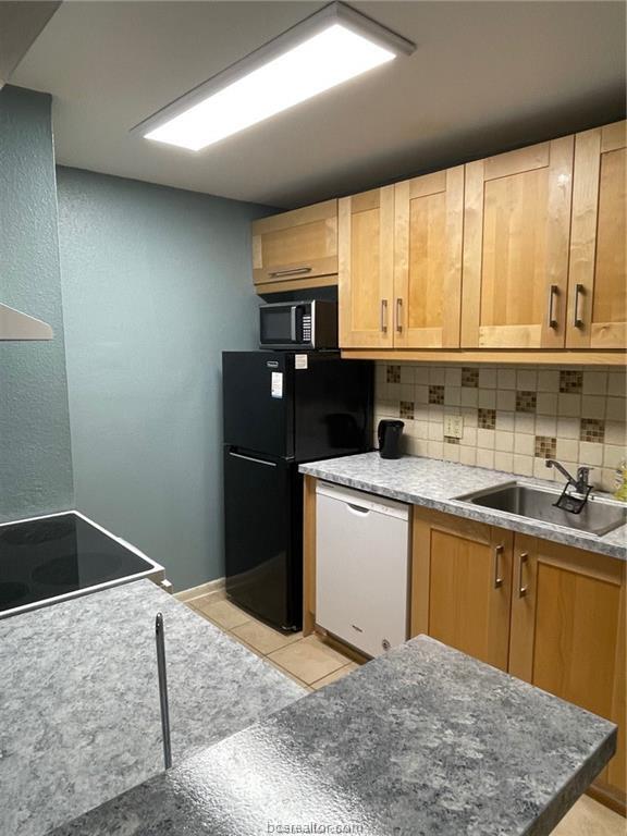 Building Photo - 904 University Oaks Blvd