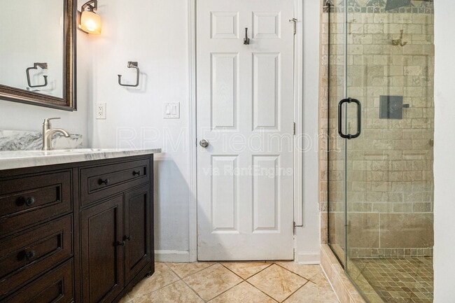 Building Photo - 2570 Northside Dr NW