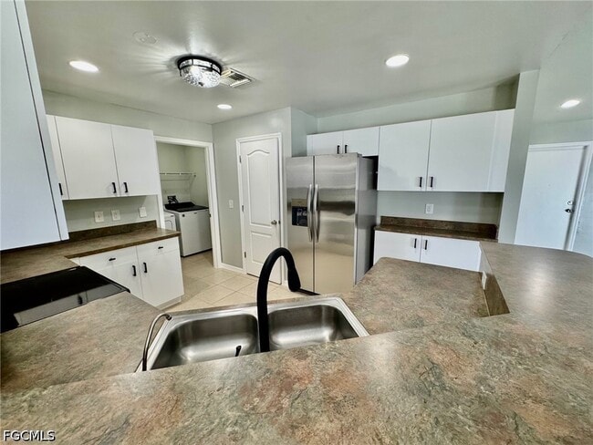 Building Photo - 714 Knox Ave S