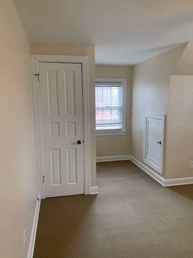 Building Photo - Seneca Gardens