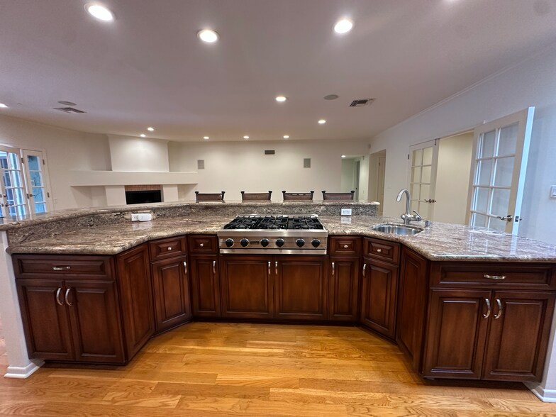 Building Photo - Rare Sherman Oaks Lease | 4beds + 3baths + Large Office in a tree lined street with a large yard,...