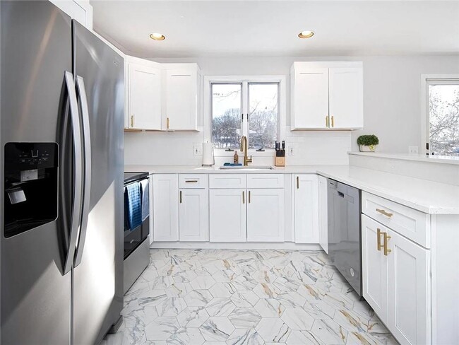 Building Photo - 262 Woodhill Rd