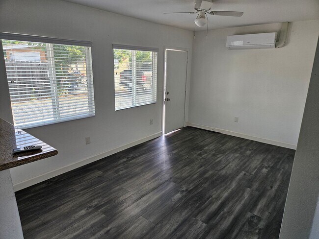 Building Photo - Wonderful 1 Bed 1 Bathroom Condo In Escondido - Call Today