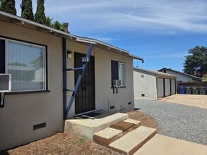 Building Photo - 318 W Cypress Ave