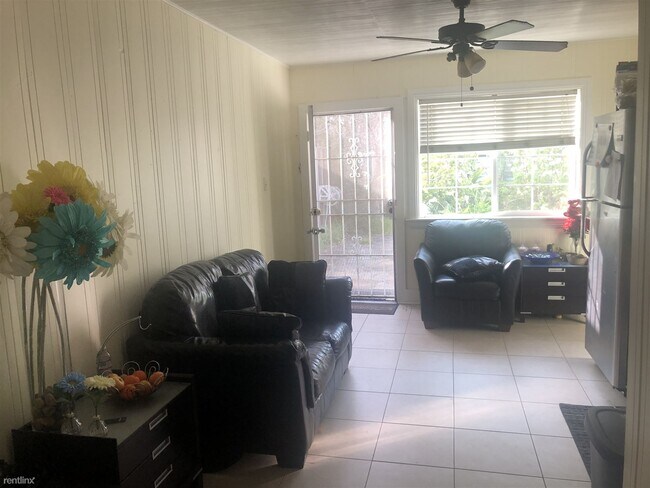 Building Photo - 1 br, 1 bath Townhome - 3722 Clough Avenue