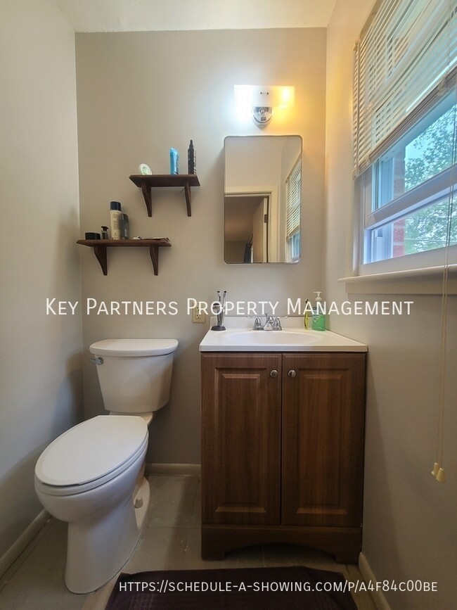 Building Photo - 6703 NW Evelyn-