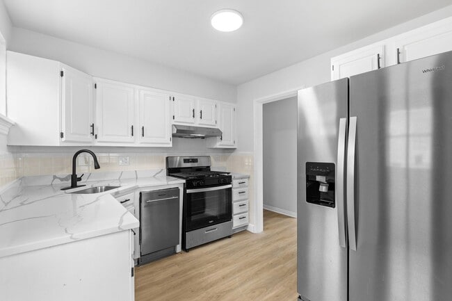 Building Photo - Cozy University City Brick Home with Basement & Off-Street Parking Near WashU & The Loop