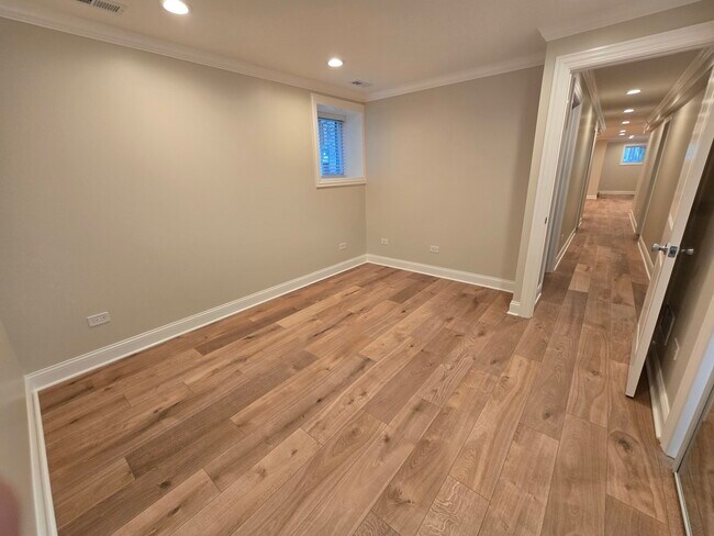 Building Photo - 1502 W Jonquil Terrace