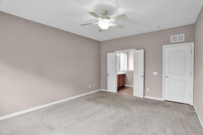 Building Photo - Located in McKinney's desirable Erwin Farms, this beautiful home exudes modern elegance and pract...