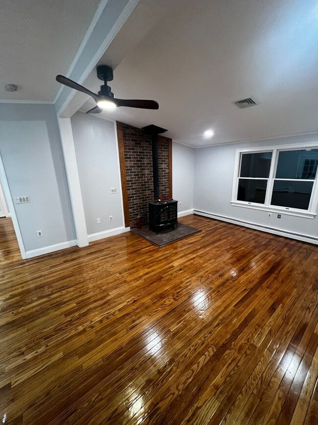 Building Photo - 4-Bedroom, 2-Bath Home with Modern Comforts in Tyngsboro, MA