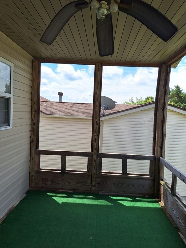 Building Photo - HOLIDAY MOVE IN SPECIAL. $500.00 OFF OF TH...