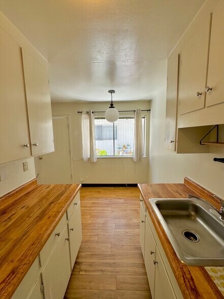 Building Photo - 870 Grove St