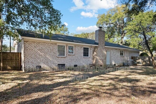 Building Photo - 628 Highwood Cir