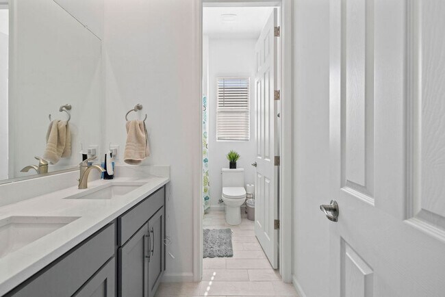 Building Photo - Newer Single Story 5 Bedroom 3 Bath Home in Vail