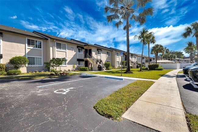 Building Photo - 4040 Crystal Lake Dr