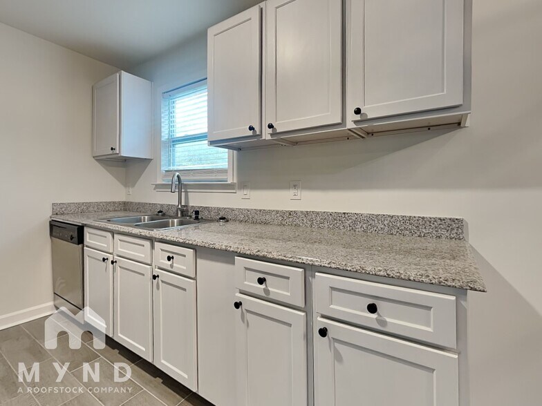 Building Photo - 5581 Aspen Dr