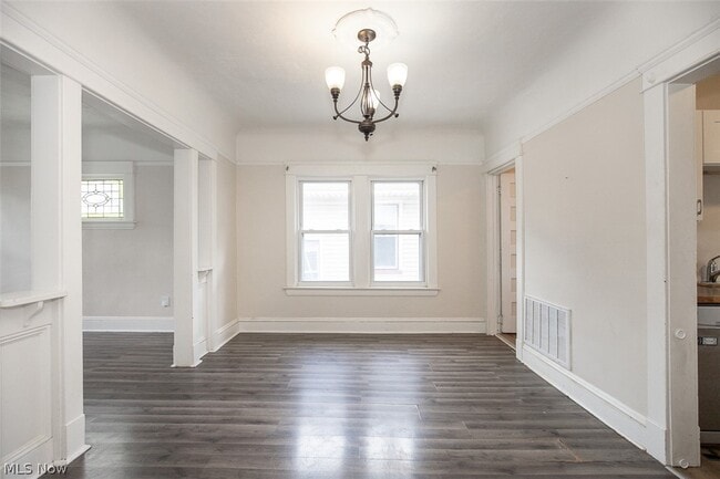 Building Photo - 1545 Coutant Ave