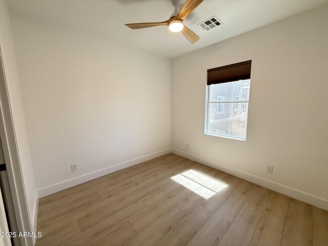 Building Photo - 34746 N 30th Dr