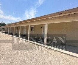 Building Photo - 2 Bedroom, 1 Bath apartment