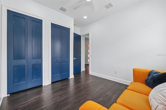 Building Photo - 8605 Inwood Dr