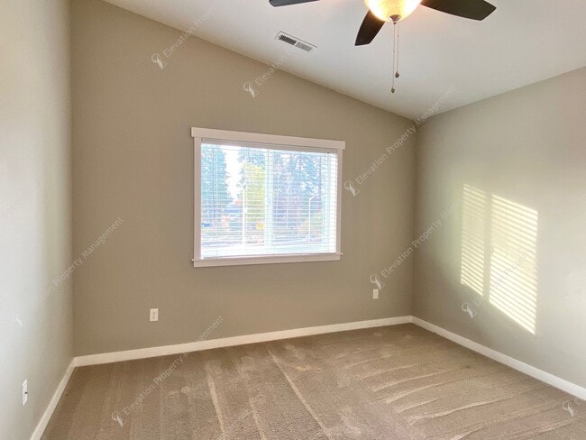 Building Photo - Bright Southeast Bend Home Near Canal Trai...