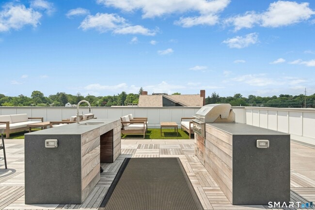 Building Photo - 15 Corbin Dr