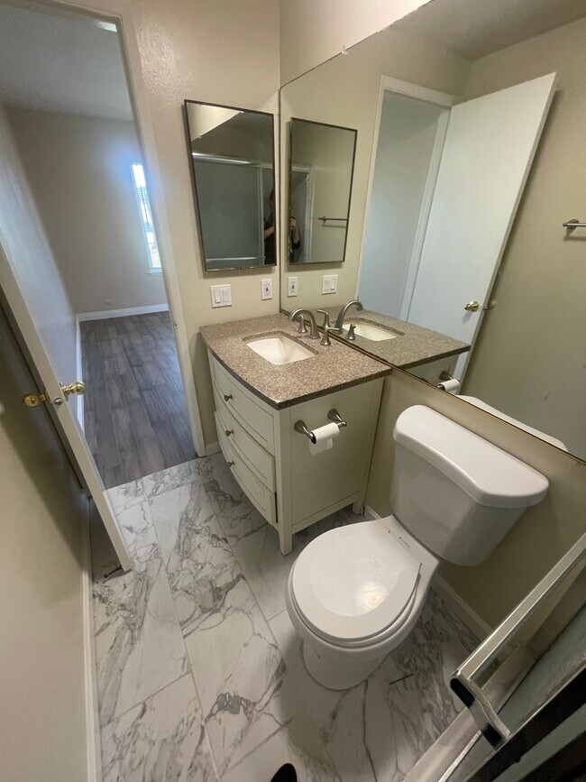 Building Photo - 3 Bed, 2 Bath Tanglewood For Rent- Single Story w/ Garage and AC!